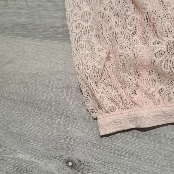 Ricki's Floral Lace detail top - Picture 3 of 4